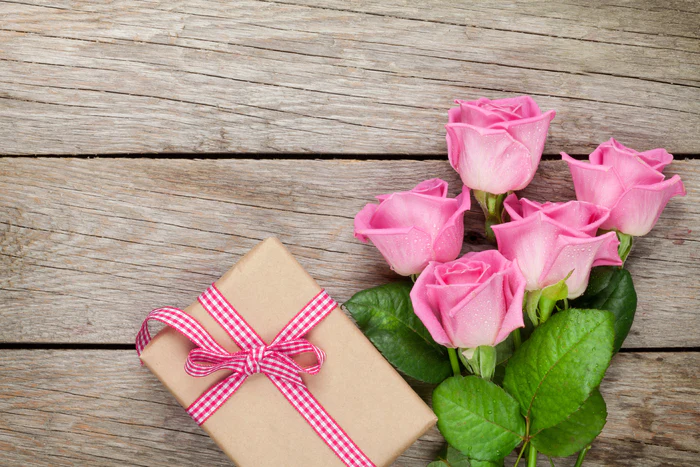 gift-and-roses.webp